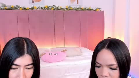 Snapshot of siara_lewis_ chatting on 03.09.26 Siara and Zoe tattoo online show from 03.09.26