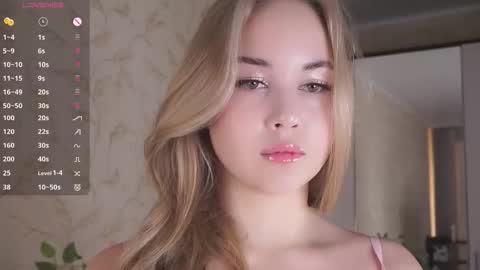 Snapshot of sidneyhodsdon chatting on 11.21.25 Elizabeth online show from 11.21.25