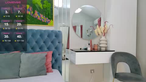 Sienna online show from 10.07.25