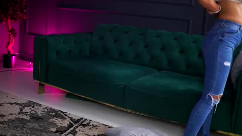 Sienna online show from 09.29.25