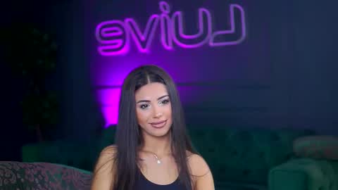 Sienna online show from 11.08.25