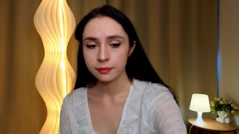 Snapshot of sierraholabaugh chatting on 11.21.25 Mary Sandra online show from 11.21.25