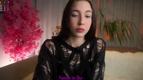 Eva  online show from 10.13.25