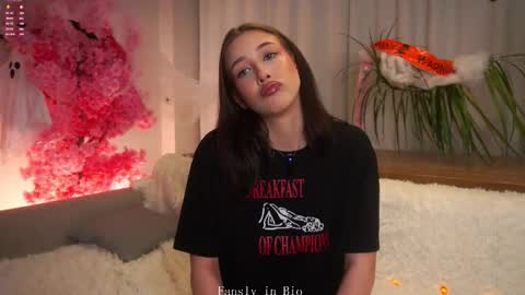 Eva  online show from 10.31.25