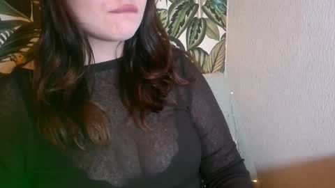 Snapshot of silentmuse_ chatting on 12.17.25 muse online show from 12.17.25