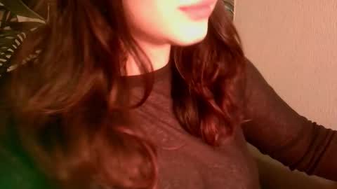 Snapshot of silentmuse_ chatting on 12.17.25 muse online show from 12.17.25