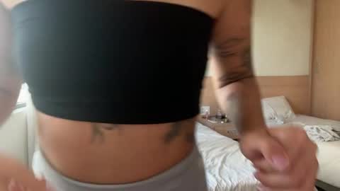 You fav Miss Si online show from 04.14.26