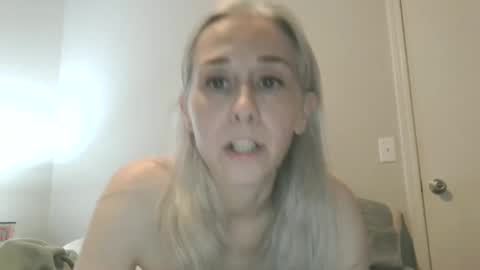 Snapshot of silversuccubus chatting on 09.28.25 silversuccubus online show from 09.28.25
