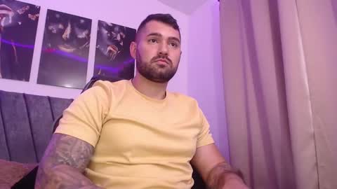Snapshot of simonbeck chatting on 12.17.24 Simon online show from 12.17.24