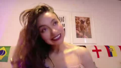 Snapshot of simone_feral chatting on 06.26.26 simone_feral online show from 06.26.26