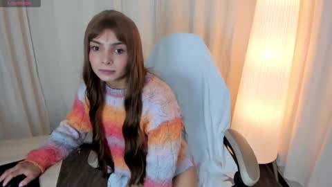 Snapshot of simone_sky chatting on 01.10.26 simone_sky online show from 01.10.26