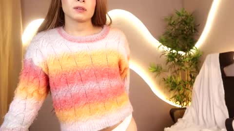 Snapshot of simone_sky chatting on 02.10.26 simone_sky online show from 02.10.26