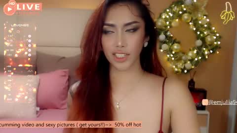 Snapshot of simplyjullia chatting on 12.11.24 online show from 12.11.24