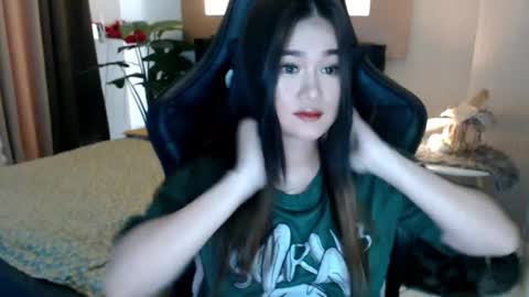 Adrianna Fowler online show from 12.04.25