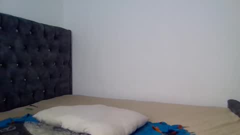 Snapshot of sin_golden chatting on 12.16.25 sin online show from 12.16.25