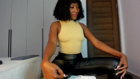 Snapshot of sincerre9_tara chatting on 10.18.25 sincerre9_tara online show from 10.18.25