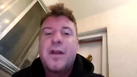 Snapshot of singledad88show chatting on 10.15.25 singledad88show online show from 10.15.25