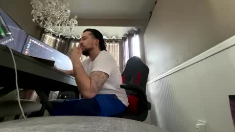 Snapshot of singledaddy69ning chatting on 02.12.25 YungNSingleDaddy online show from 02.12.25