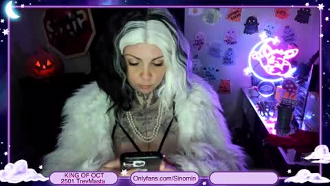 Snapshot of sinominx chatting on 10.28.25 Sinomin online show from 10.28.25