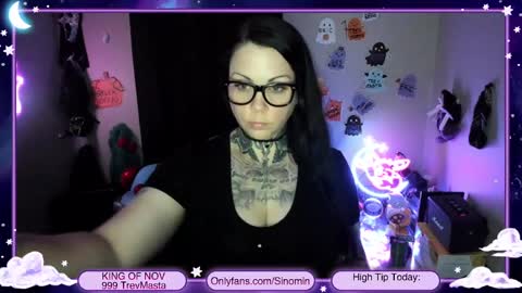 Snapshot of sinominx chatting on 11.17.25 Sinomin online show from 11.17.25