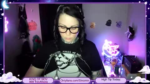 Snapshot of sinominx chatting on 11.22.25 Sinomin online show from 11.22.25