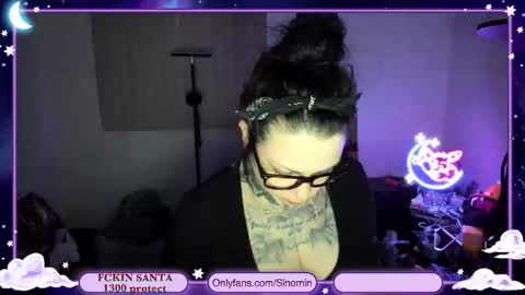 Snapshot of sinominx chatting on 12.22.25 Sinomin online show from 12.22.25