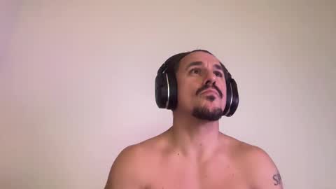 Snapshot of sirbubblesworth chatting on 01.21.25 sirbubblesworth online show from 01.21.25