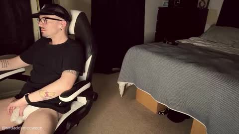 Snapshot of sirdaddymcqween chatting on 02.04.26 Sir Daddy McQween online show from 02.04.26