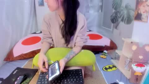 julila online show from 11.24.25