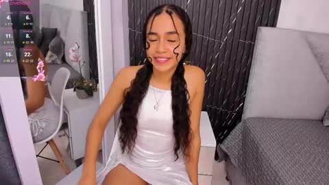 Snapshot of sisi_rosex chatting on 02.10.25 Shopia online show from 02.10.25