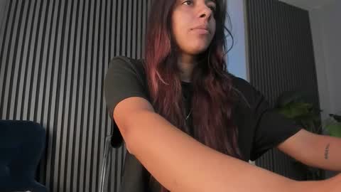 Snapshot of sisi_von_dee chatting on 09.29.25 Dee online show from 09.29.25