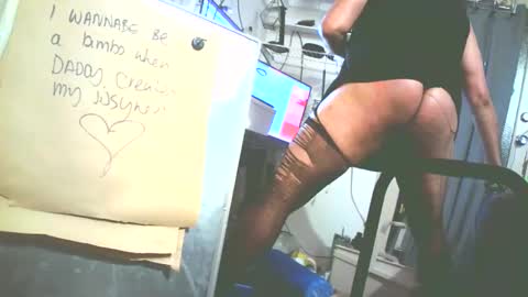 Snapshot of sissyboilooking chatting on 10.17.25 RESPONDS WELL TO ... online show from 10.17.25