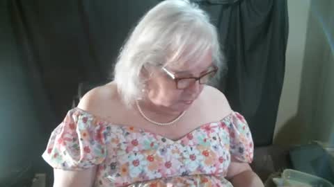 Sissy Diane online show from 12.29.24