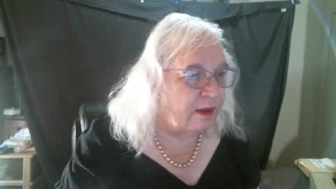 Snapshot of sissydianetx chatting on 11.23.25 Sissy Diane online show from 11.23.25
