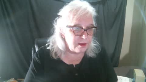 Snapshot of sissydianetx chatting on 12.04.25 Sissy Diane online show from 12.04.25