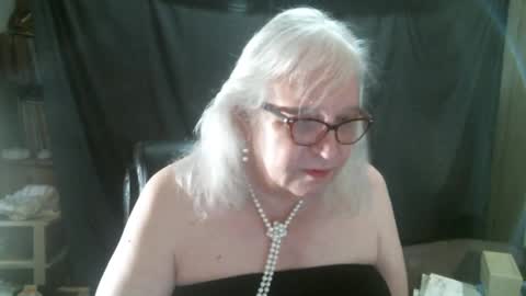 Snapshot of sissydianetx chatting on 12.14.25 Sissy Diane online show from 12.14.25