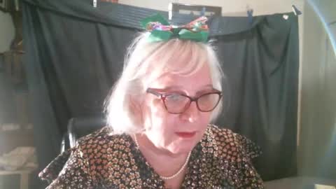 Snapshot of sissydianetx chatting on 12.16.25 Sissy Diane online show from 12.16.25