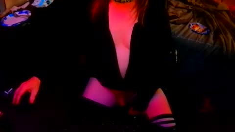 Snapshot of sissyred2314 chatting on 09.28.25 red online show from 09.28.25