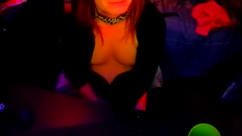 Snapshot of sissyred2314 chatting on 09.29.25 red online show from 09.29.25