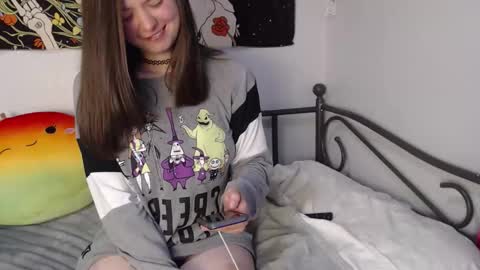 sk8t3rgurl online show from 11.09.25