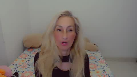 Snapshot of skarlett2072 chatting on 06.03.26 Arlett online show from 06.03.26