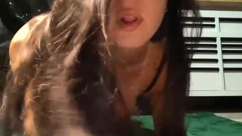 Snapshot of skimaskedmilf chatting on 09.17.25 BELLA online show from 09.17.25