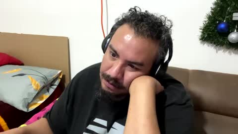 Snapshot of skinhell chatting on 12.28.24 Elias online show from 12.28.24