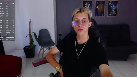 Snapshot of skinny_bigcock20 chatting on 11.21.25 skinny_bigcock20 online show from 11.21.25