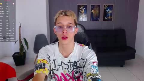 Snapshot of skinny_bigcock20 chatting on 11.22.25 skinny_bigcock20 online show from 11.22.25