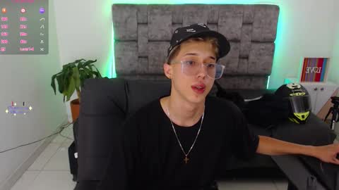 Snapshot of skinny_bigcock20 chatting on 12.01.25 skinny_bigcock20 online show from 12.01.25