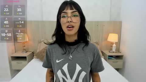 Snapshot of skinny_emily chatting on 10.09.25 Emily Rojas online show from 10.09.25