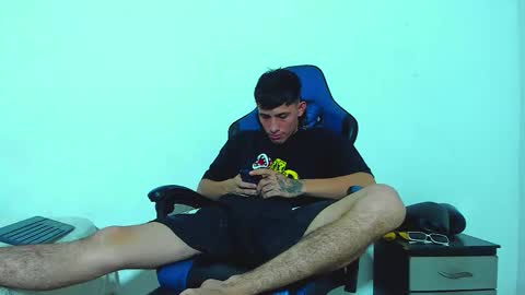 Snapshot of skinny_marked chatting on 11.12.25 skinny marked online show from 11.12.25