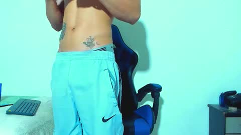 Snapshot of skinny_marked chatting on 11.19.25 skinny marked online show from 11.19.25