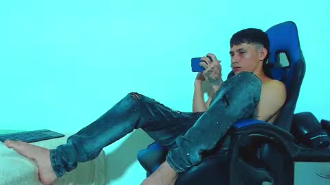 Snapshot of skinny_marked chatting on 11.22.25 skinny marked online show from 11.22.25